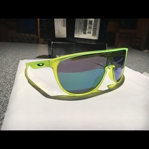 NWT Oakley Trillbe Sunglasses 🕶